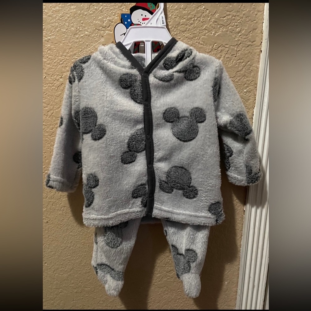 Mickey Mouse sweat outfit